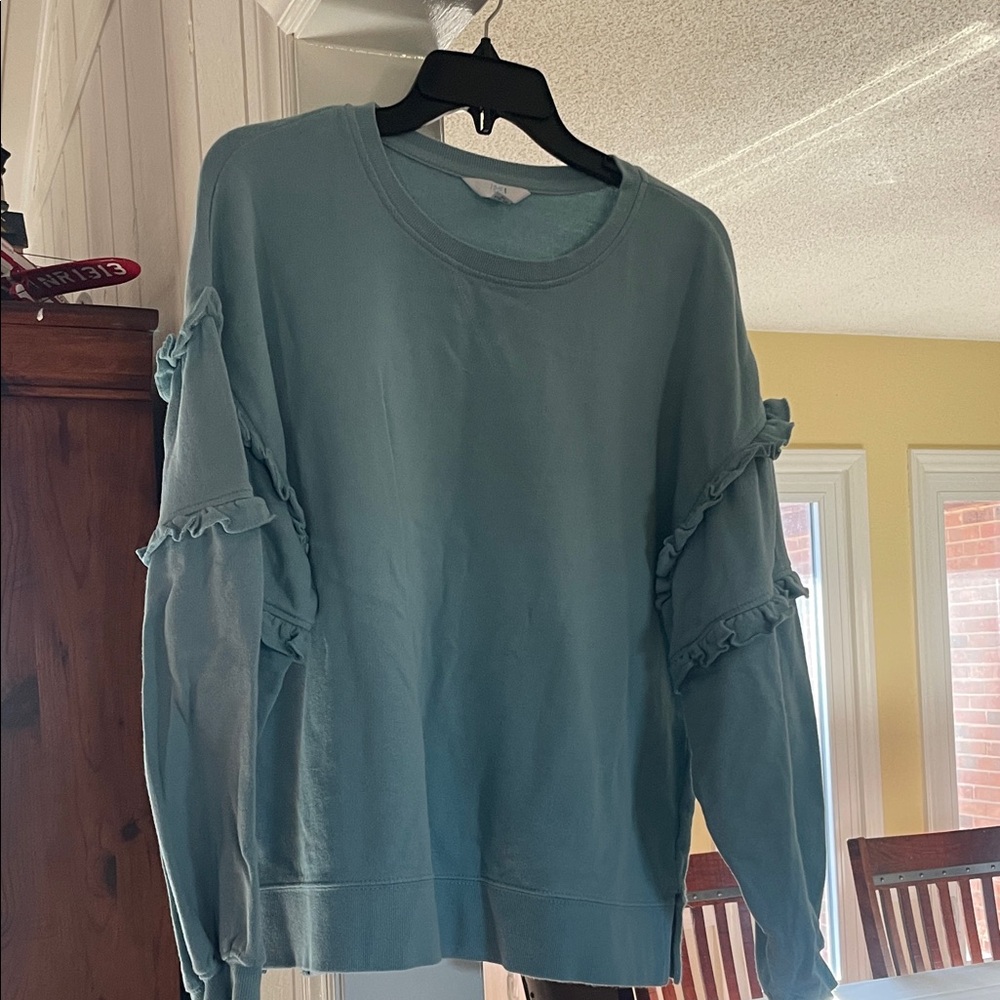 Time and Tru Women's Ruffled Sleeve Sweatshirt - Light Blue